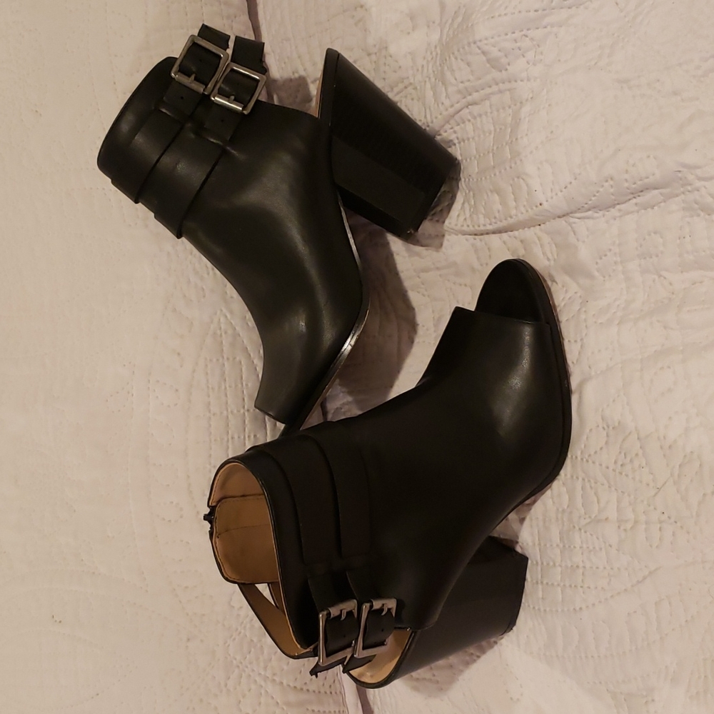 Just Fab Open toe black bootie sz 10 Loela